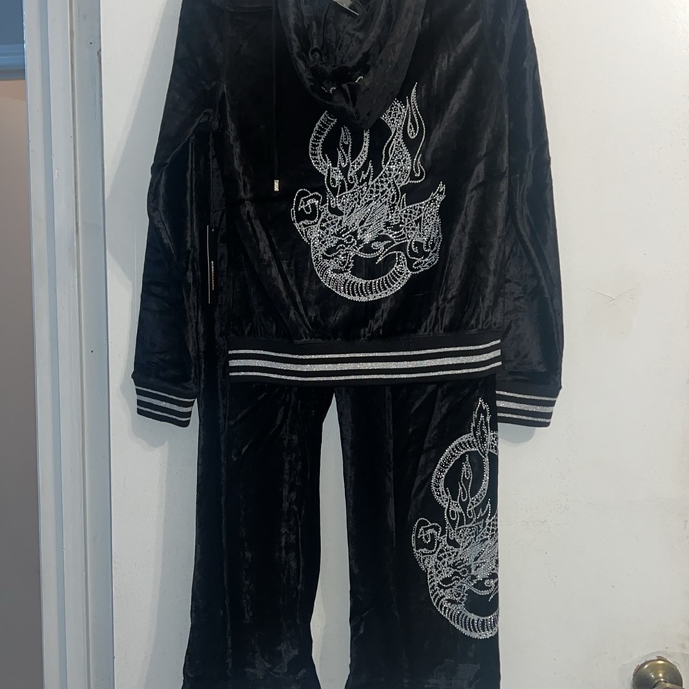 BCBG BLACK VELVET BLING SILVER STUD DRAGON & LOGO HOODIE & CROPPED PANTS SET NWT